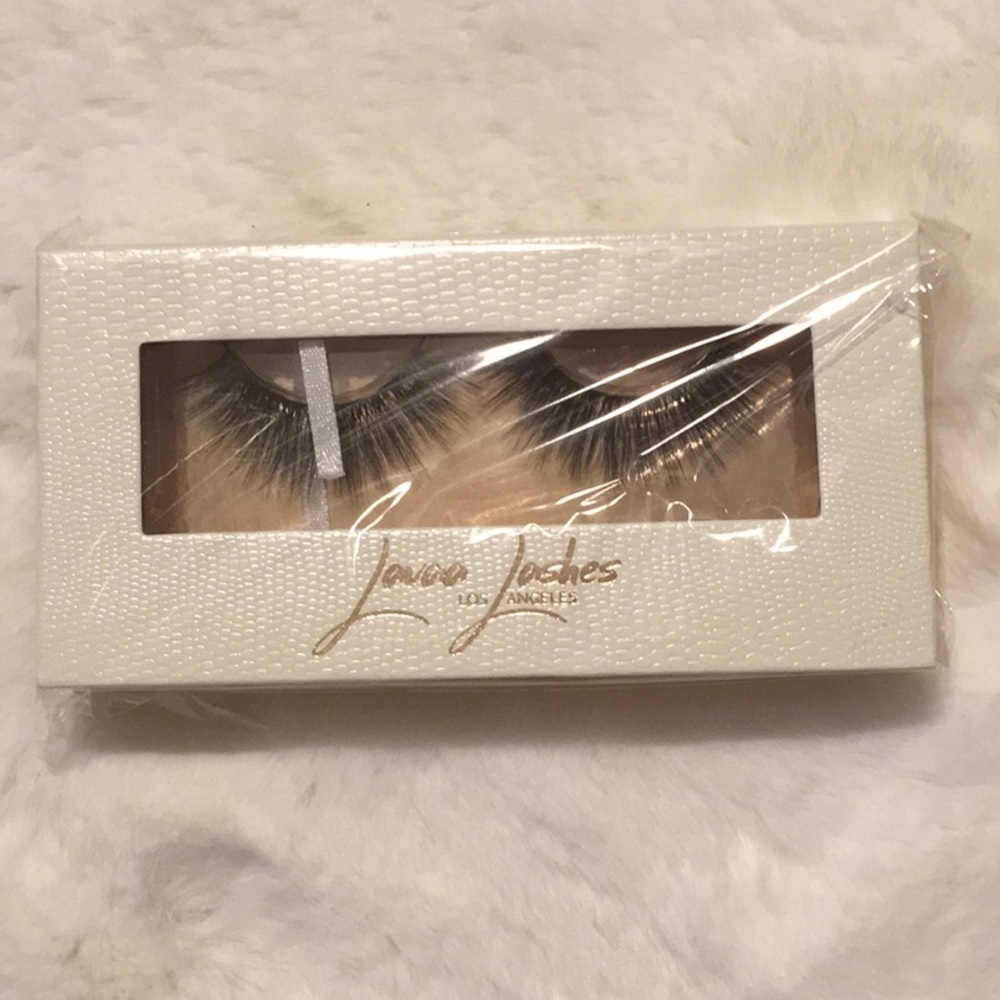 LAVAA LASHES Charm Faux Mink Lashes